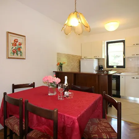 Pinia In Strandnaehe Mit Garten Feriehus Poreč