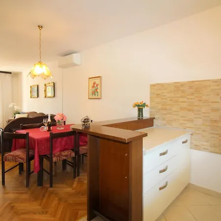 Pinia In Strandnaehe Mit Garten * Porec