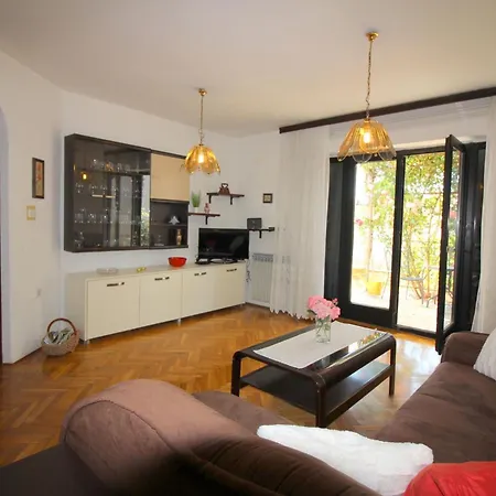Pinia In Strandnaehe Mit Garten * Poreč
