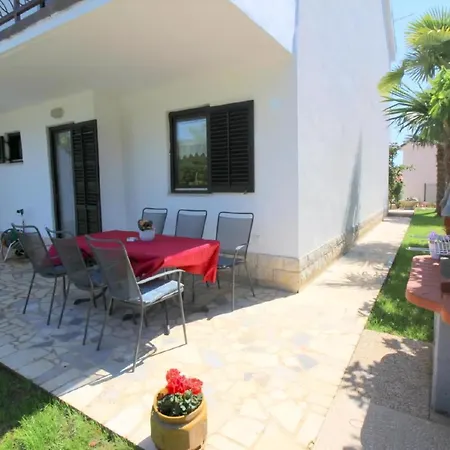 Pinia In Strandnaehe Mit Garten *
