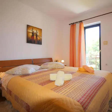 Pinia In Strandnaehe Mit Garten * Porec