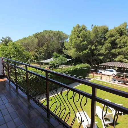 Pinia In Strandnaehe Mit Garten